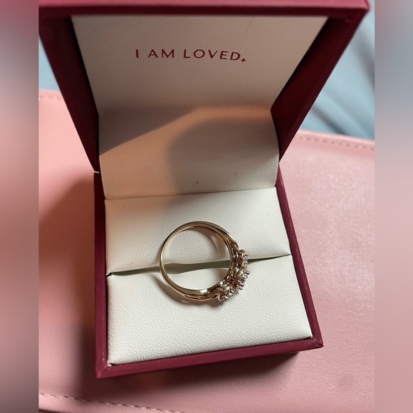 Helzberg 10k Yellow Gold Diamond-.27 tcw Band Fine Three Stone Halo Ring-Sz 7.75 - Picture 4 of 9